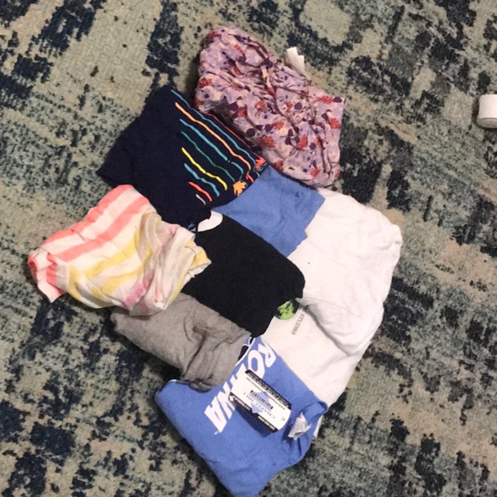 Bundle of 9 tees
